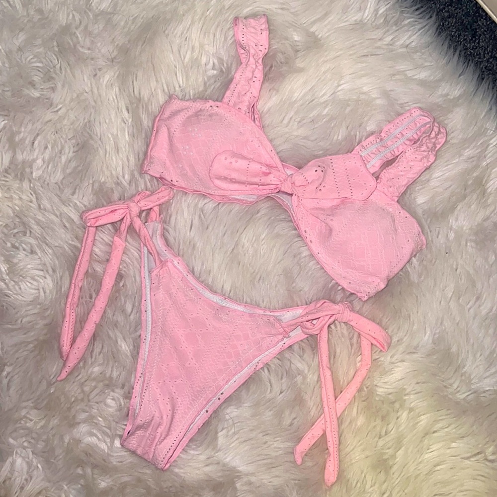 Pink Lace bikini / Never worn